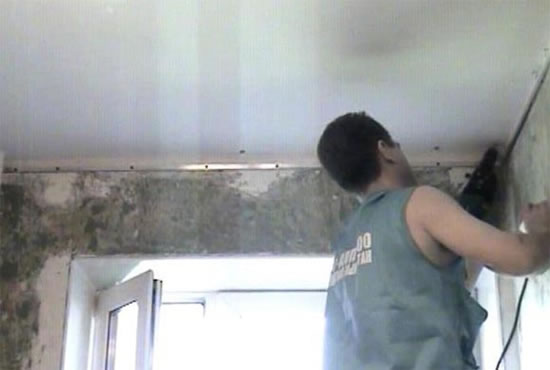 правила установки натяжного потолка