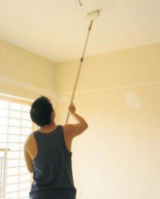 как побелить потолок водоэмульсионной краской