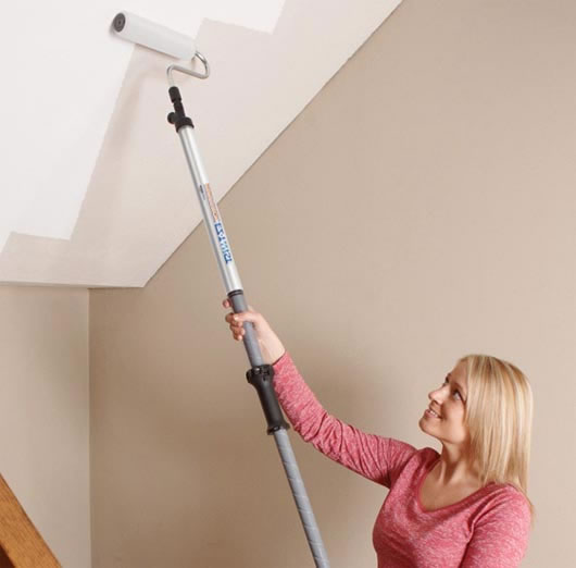 как правильно красить потолок 