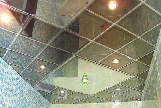 виды зеркальных панелей для потолков