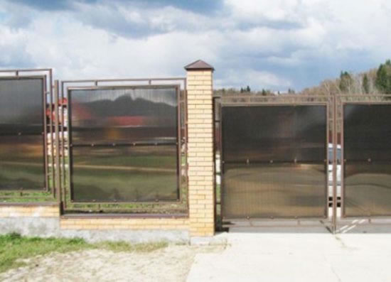 установка забора из поликарбоната