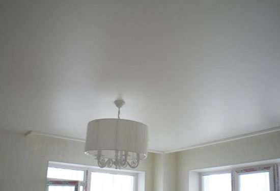натяжные потолки сатиновые или матовые