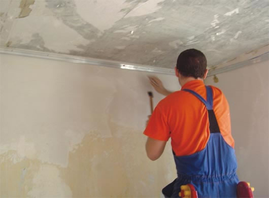 как отштукатурить потолок