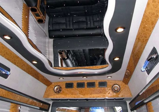 зеркальный потолок на кухне