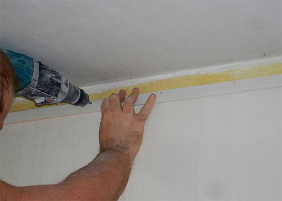 матовый натяжной потолок на кухне