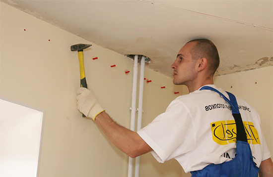 двухуровневые натяжные потолки в кухне