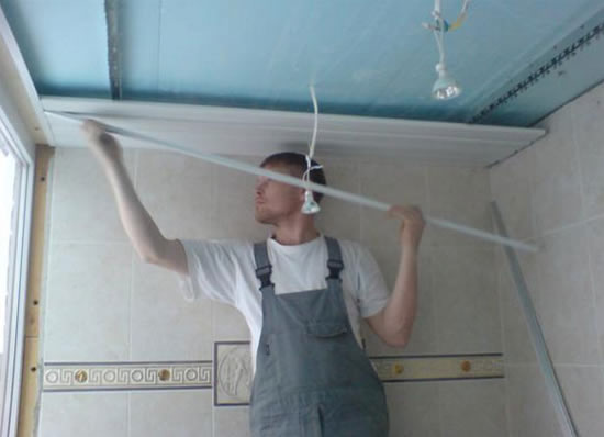 из чего сделать потолок на балконе