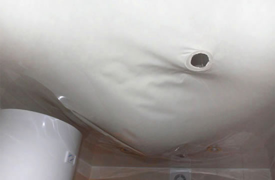 затопили натяжные потолки