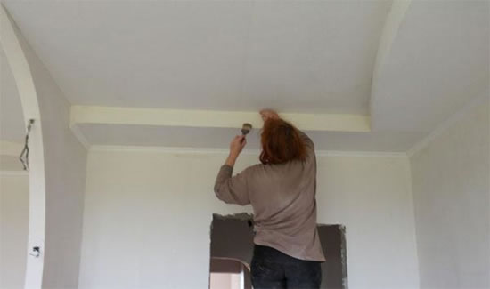 покраска гипсокартонного потолка водоэмульсионной краской