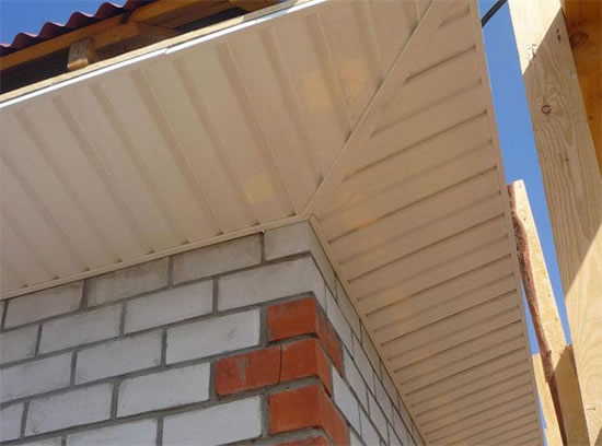 карнизный свес крыши