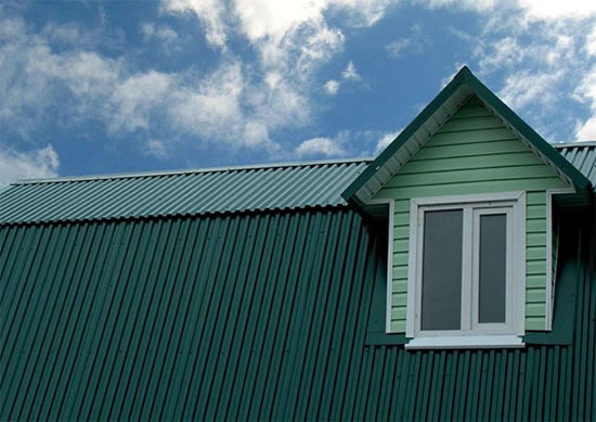 как правильно накрыть крышу профнастилом