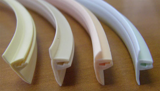 плинтус для натяжного потолка виды