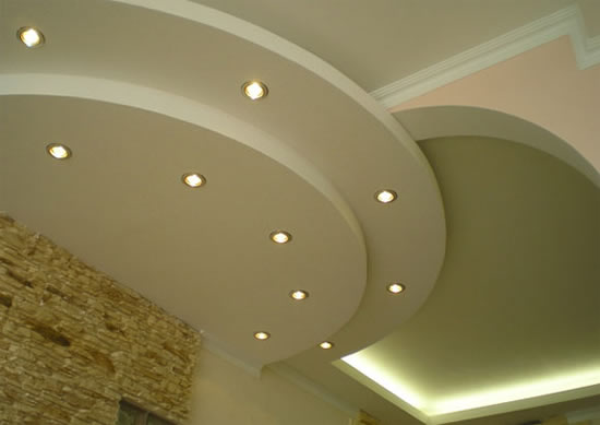 гипсокартоный потолок в спальне