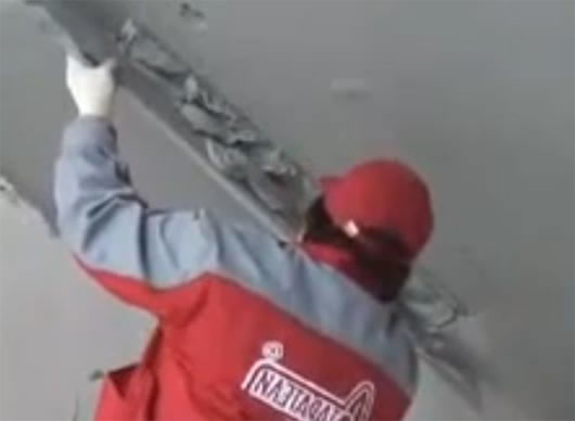 как штукатурить потолок