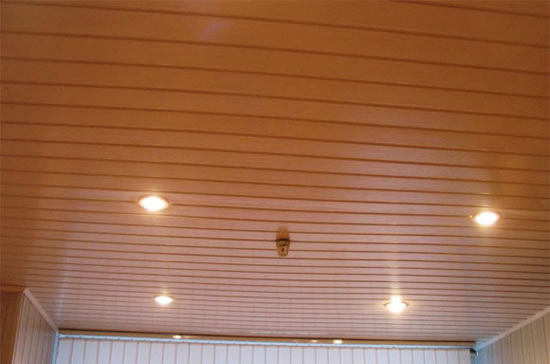 резные деревянные потолки