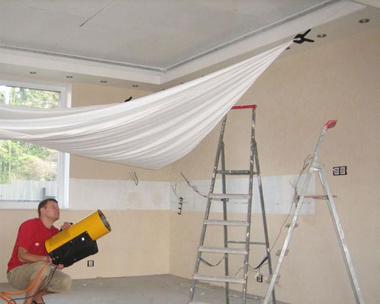 потолок в узком коридоре